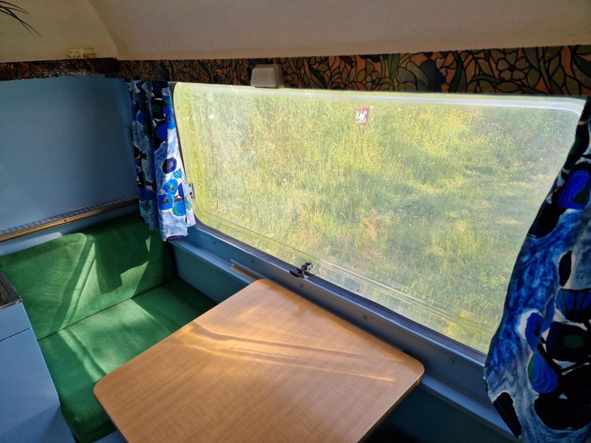 Camping La Foret Du Morvan Vintage Caravan Larochemillay Eksteriør billede