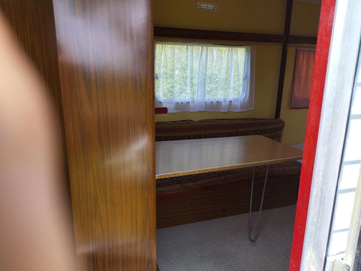 Camping La Foret Du Morvan Vintage Caravan Larochemillay Eksteriør billede